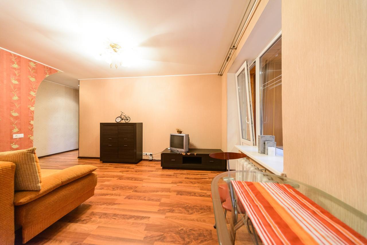 Apartment On Hryhoriia Chuprynky Kyiv Exterior photo