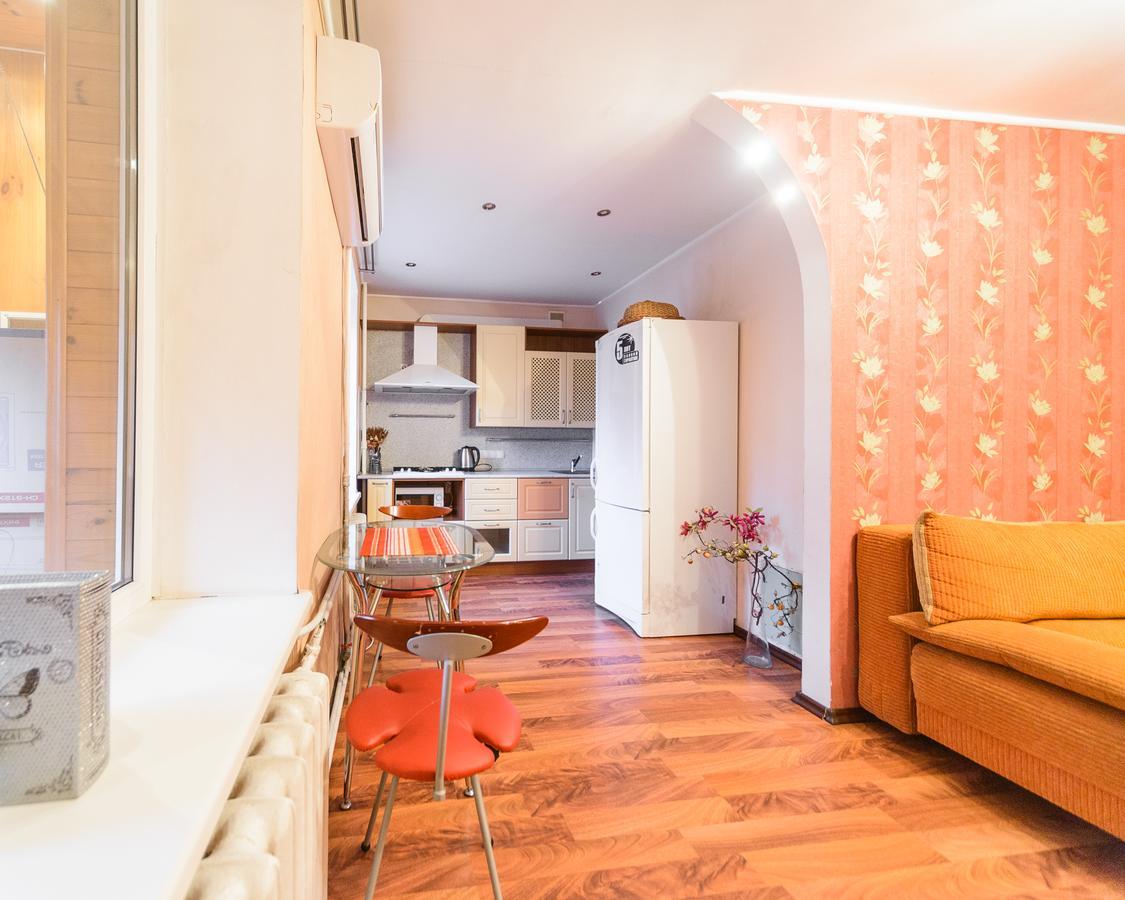 Apartment On Hryhoriia Chuprynky Kyiv Exterior photo